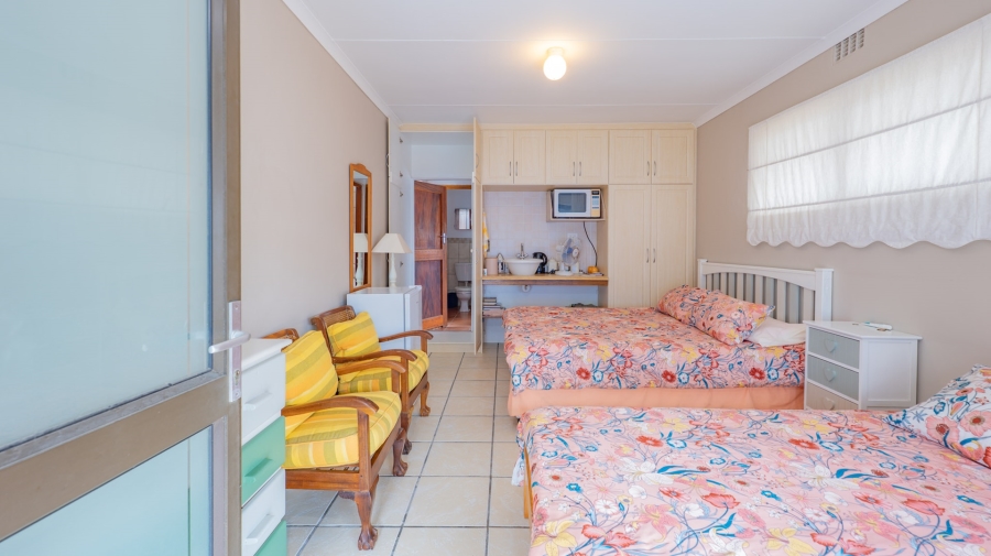 5 Bedroom Property for Sale in Struisbaai Western Cape